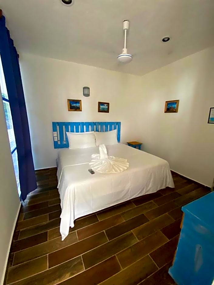 Bacalar B7 Blue