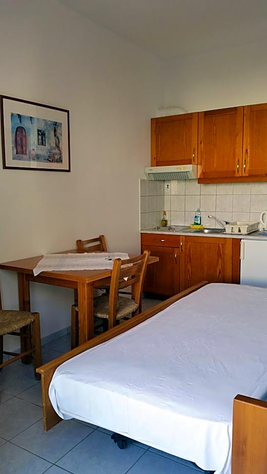 Finikas Studios & Apartments - Kalamaki Holidays