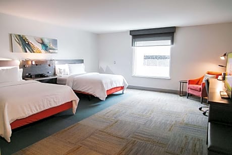 2 Queen Mobility/Hearing Accessible 3X3Shw