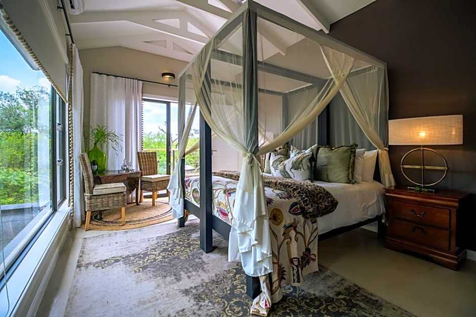 Safari Moon Luxury Bush Lodge
