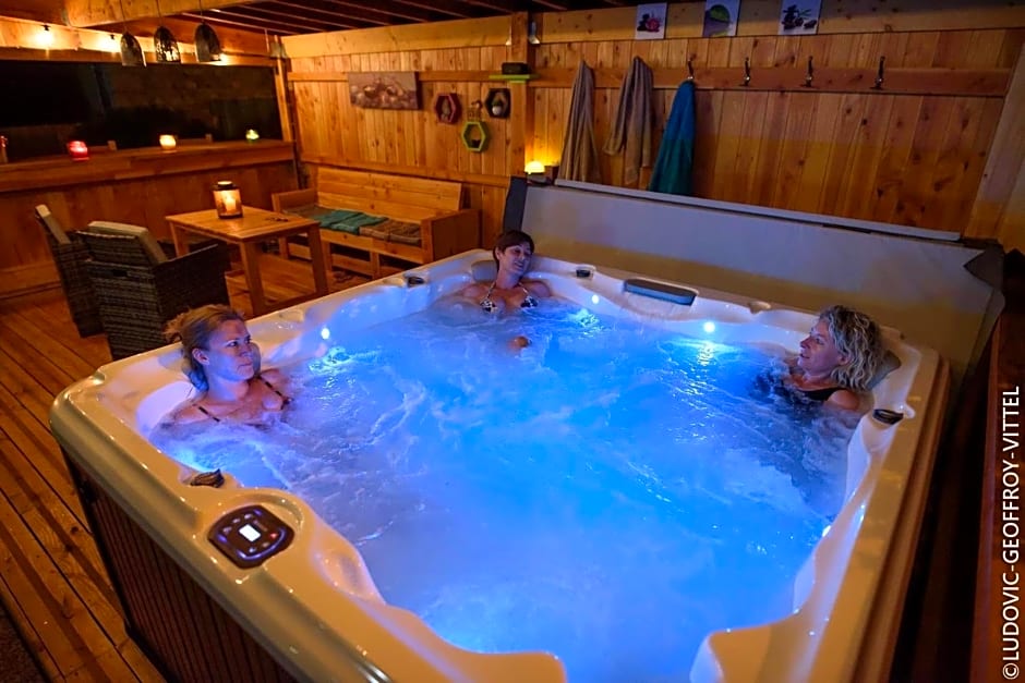 Le Nid d'Alex Spa , Rando et table d'hôte