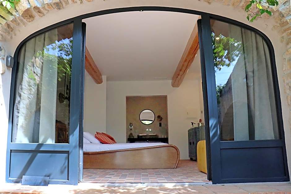 L Amourier chambres charme et confort avec Jacuzzi ou baignoire XXL