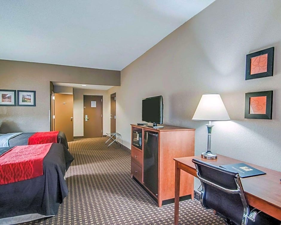 Comfort Inn & Suites Raphine - Lexington near I-81 and I-64