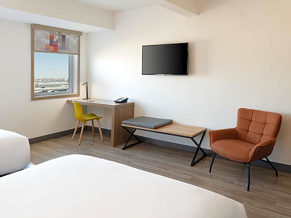 Aloft by Marriott New York LaGuardia Airport