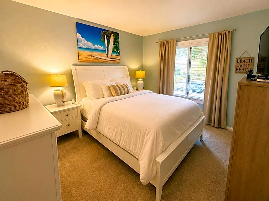 Waterfront Resort Condo w Beach
