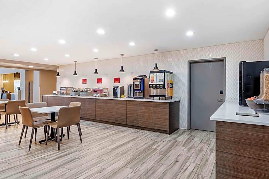 Best Western Plus Bourbonnais Hotel & Suites