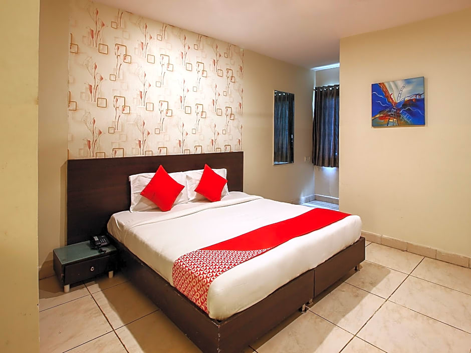 Capital O 18592 M Hotel