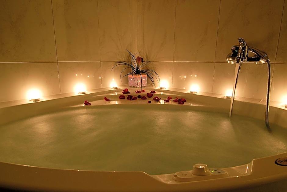 Athens Atrium Hotel & Jacuzzi Suites