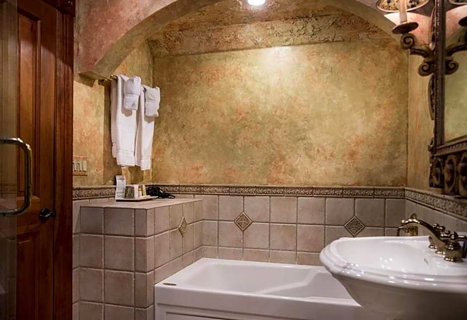 Landoll's Mohican Castle