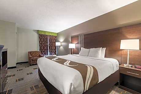 Queen Room with One Queen Bed/Upper Floor, Non-Smoking