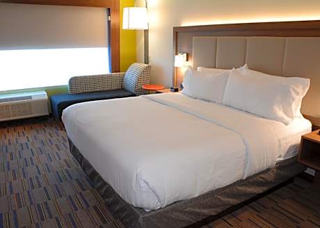 King Suite with Sofa Bed - Communication Accessible