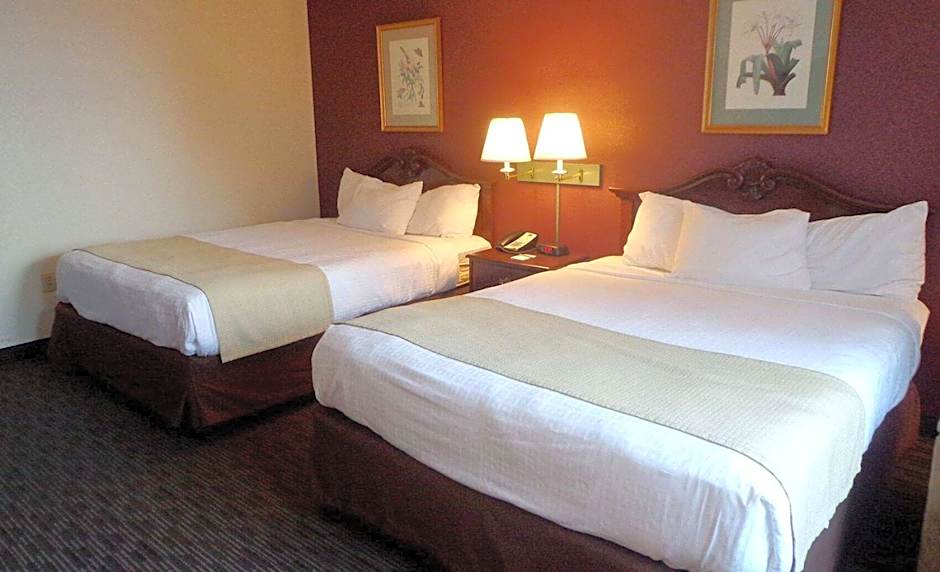 AmericInn by Wyndham Marshall