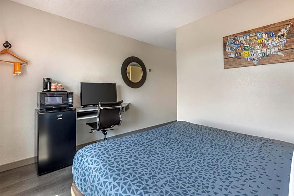 Econo Lodge Inn And Suites Greenville