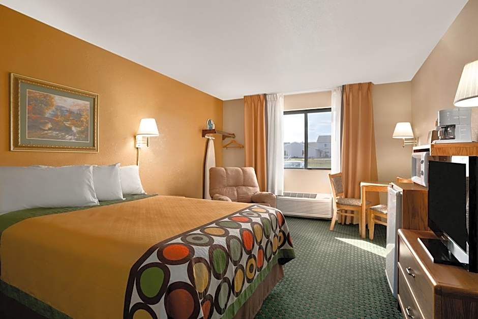 Super 8 by Wyndham Alexandria MN