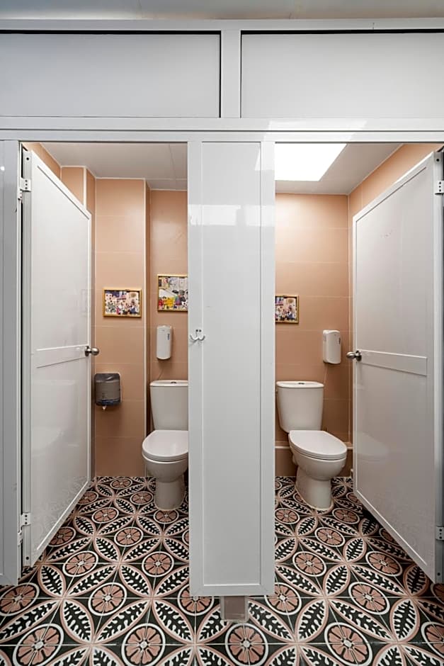 Home Youth Hostel by Feetup Hostels