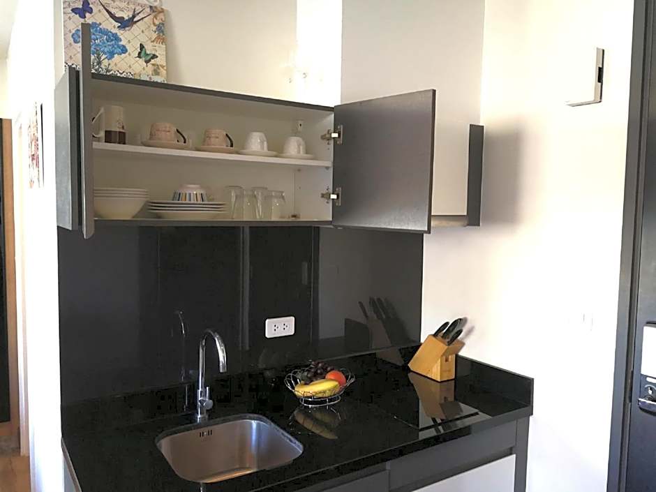 The deck patong 5 Star Apartment 巴东The Deck无边际海景泳池酒店