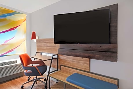 1 King Mobility Accessible With Tub