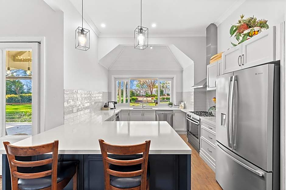 One Bedroom Cottage with Shared Pool