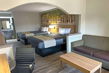 Queen Suite with Two Queen Beds - Smoking