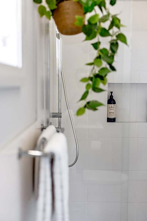 Mala Retreat, Shiraz Suite 5 Star Immaculate and Comfortable