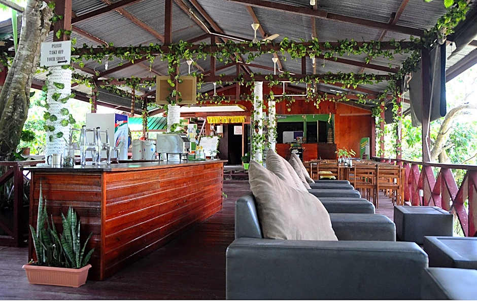 Sukau Greenview Bed and Breakfast