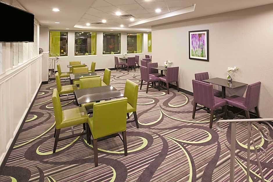 Bloom Hotel
