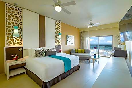 Oceanfront Pool Swim Up Suite