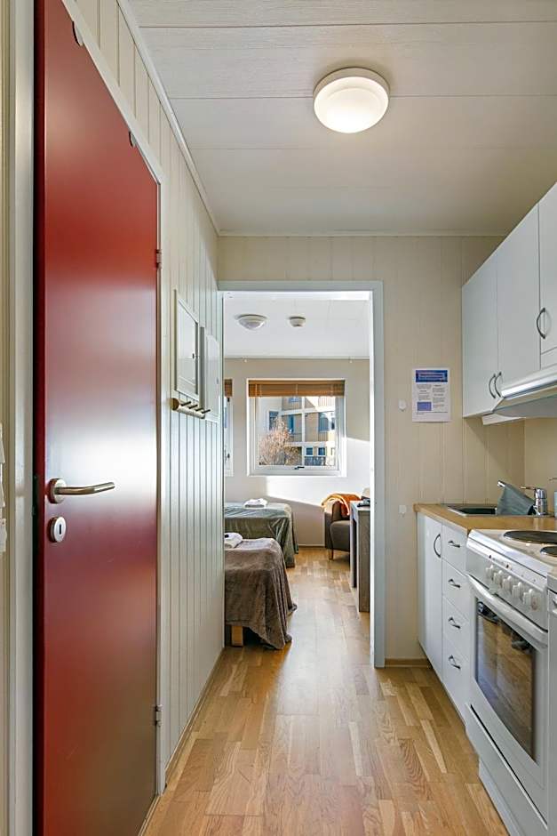 Cozy Studio Close to City, Kitchen & Parking