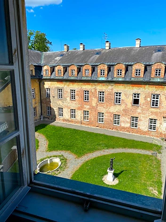 Zámek Hošťálkovy