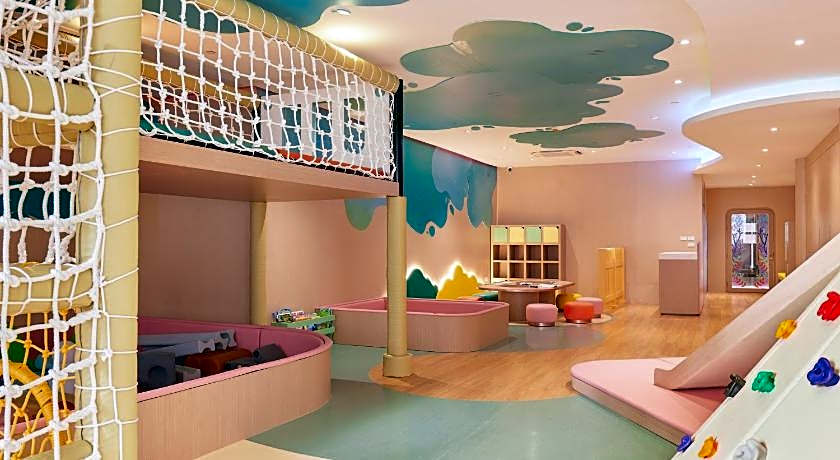 Bliston Suwan Parkview Hotel