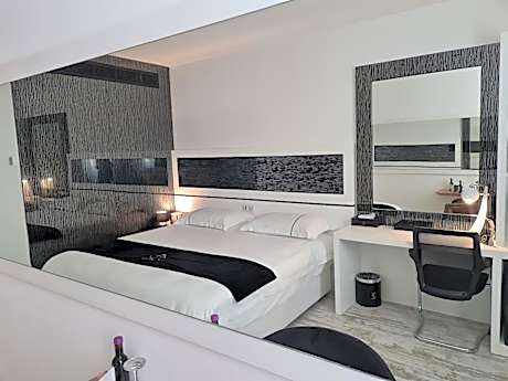 Standard  Double Room Inland View - No Balcony