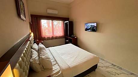 Standard: 1 Bed Queen
