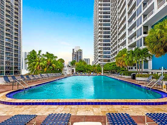 Bay Overlooking Condo with Balcony