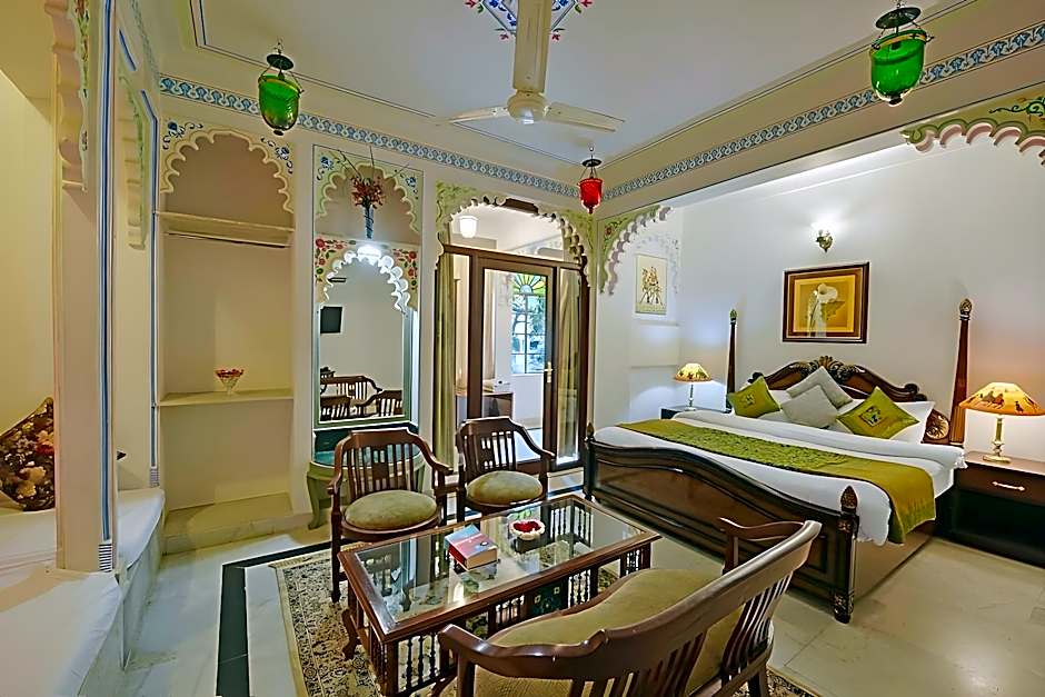 Hotel Raj Palace