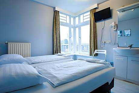 Classic Room with 2 Twin Beds