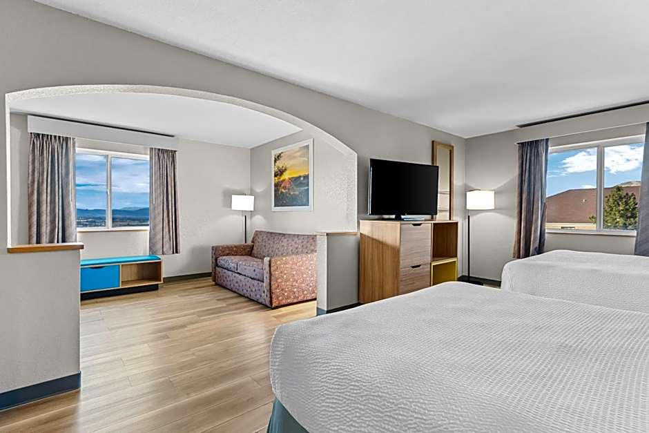 Days Inn & Suites by Wyndham Castle Rock
