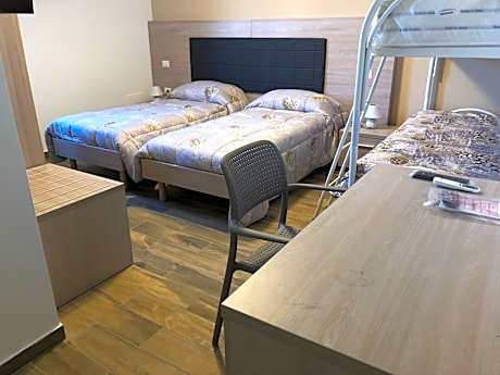 Quadruple Room with Private Bathroom