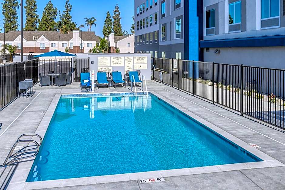 Hampton Inn & Suites Bakersfield Central