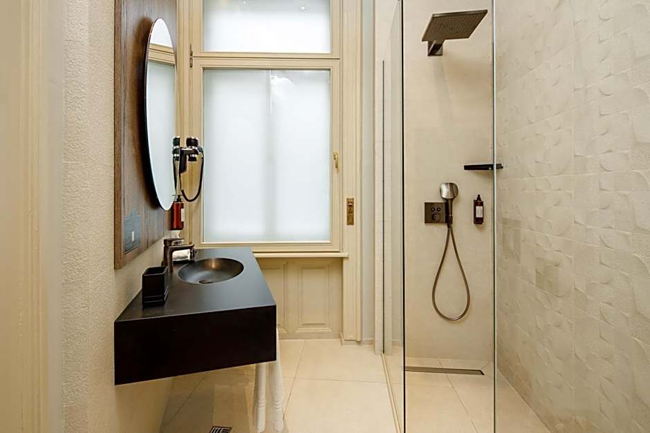 SCHUSTER Boarding House