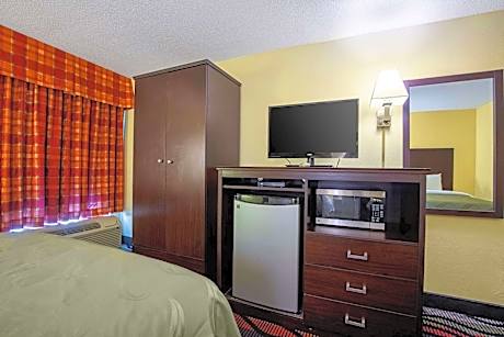 Standard Queen Room with Two Queen Beds - Non-Smoking