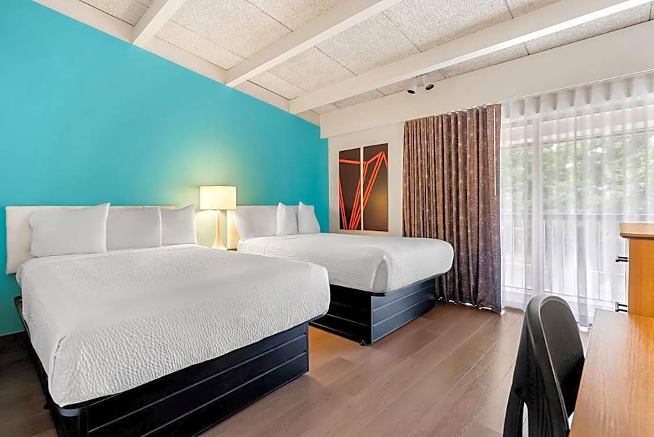 Howard Johnson Hotel by Wyndham Toms River
