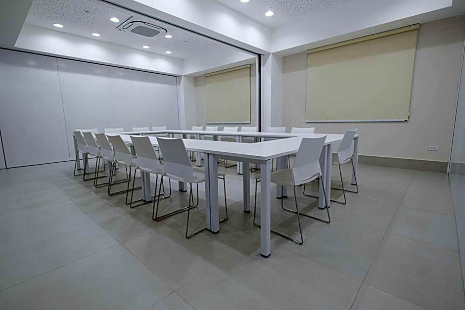 Super 8 by Wyndham Manzanillo