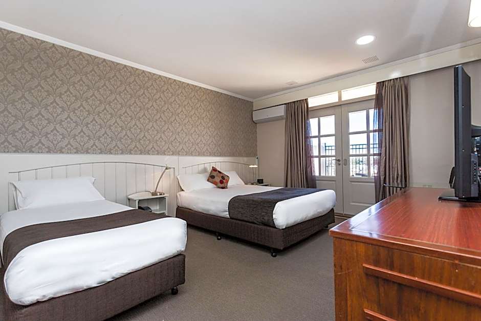Country Comfort Amity Motel