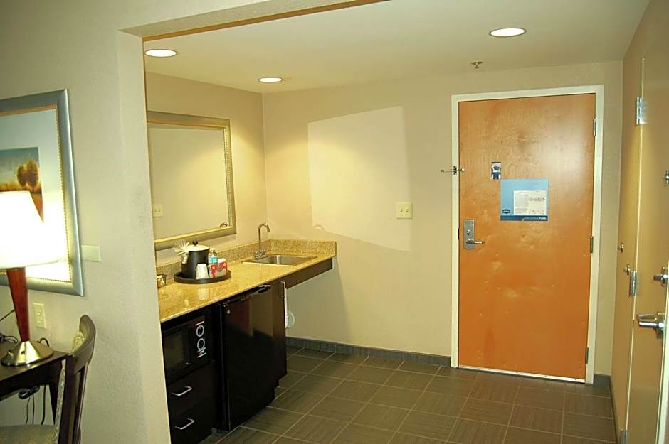 Hampton Inn By Hilton & Suites Charlotte-Airport
