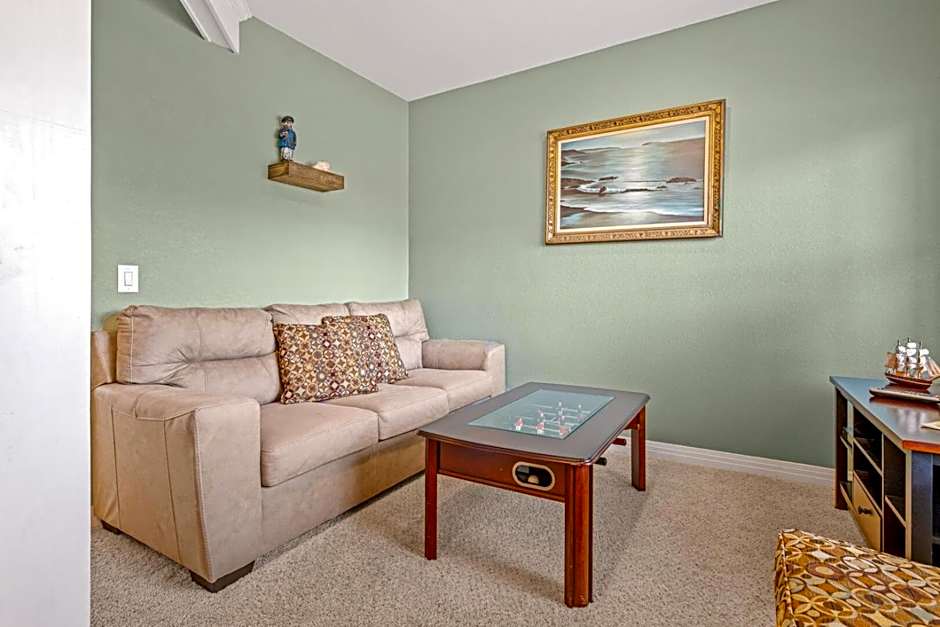 Hamilton Cay at Bermuda Bay by Kees Vacations