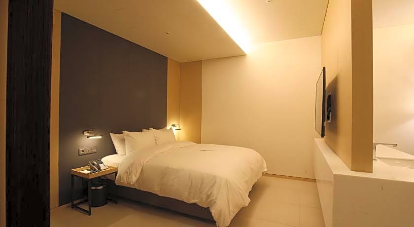 Hotel East9