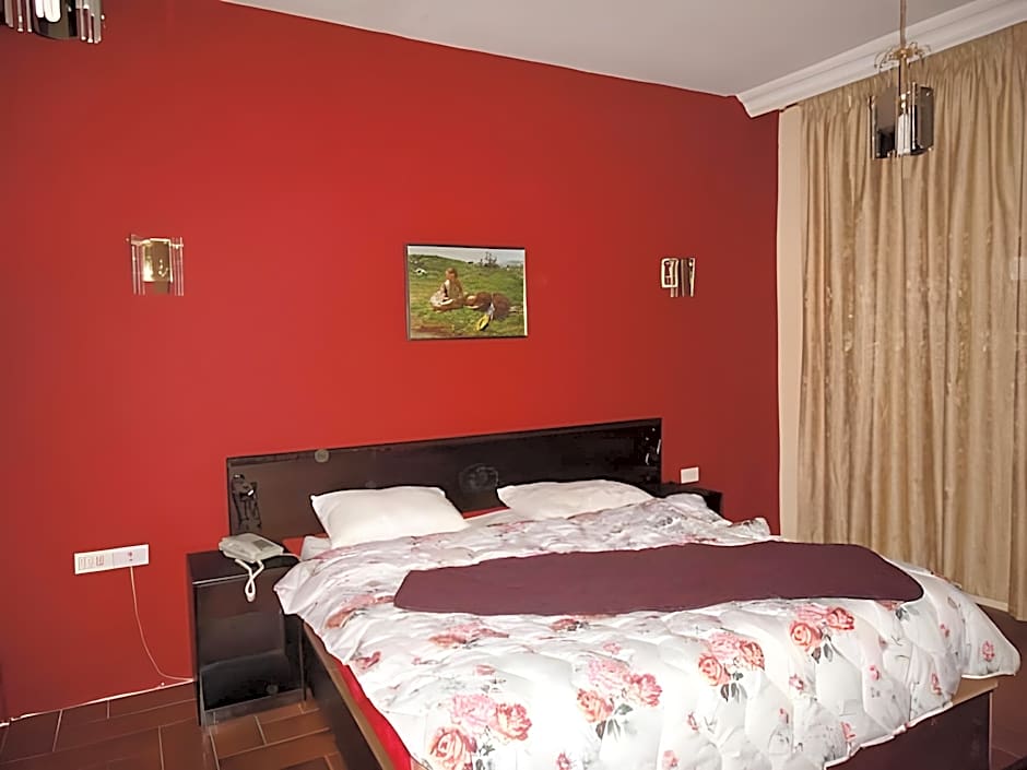 Photo 1 of 4 of Suite