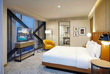 Junior Suite, 1 King Bed, City View (1 King Bed)
