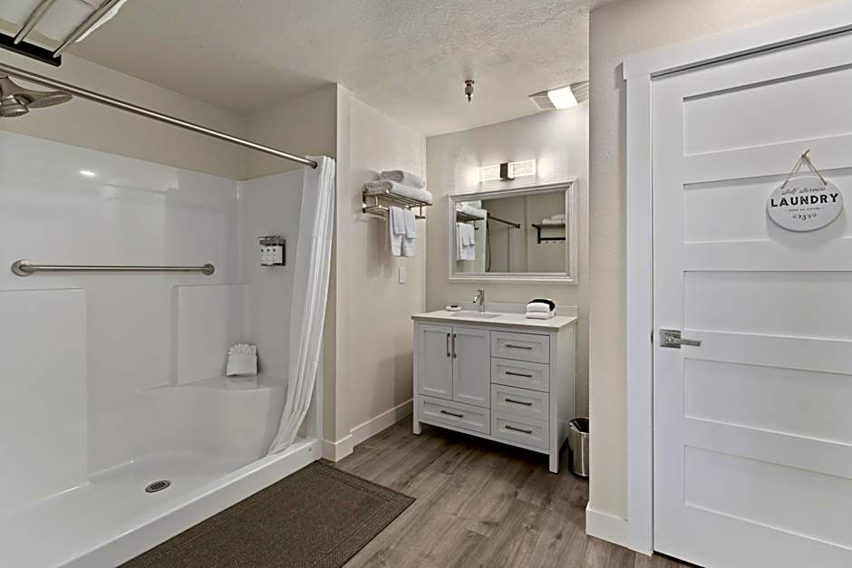 Sandpoint Hotel & Suites Downtown