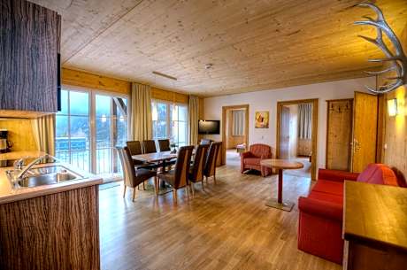 Large Three-Bedroom Apartment (6-8 Adults)